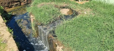 Vecinos del barrio San José denuncian el colapso del alcantarillado sanitario y la falta de respuesta de la Essap, una situación que se agrava en días de lluvia y afecta a varias familias.