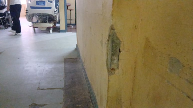 La estructura del edificio poco a poco va deteriorándose.