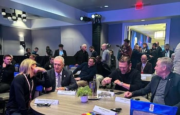 Gustavo Alfaro (c) junto con sus colegas Sebastián Beccacece (Ecuador), Tony Popovic (Australia) y Carlo Ancelotti (Brasil).