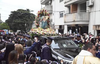 Procesión de la Virgen María Auxiliadora en Asunción.