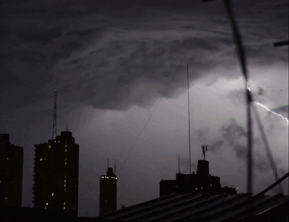 Las zonas bajo alerta por lluvias y vientos de 90km/h para esta noche