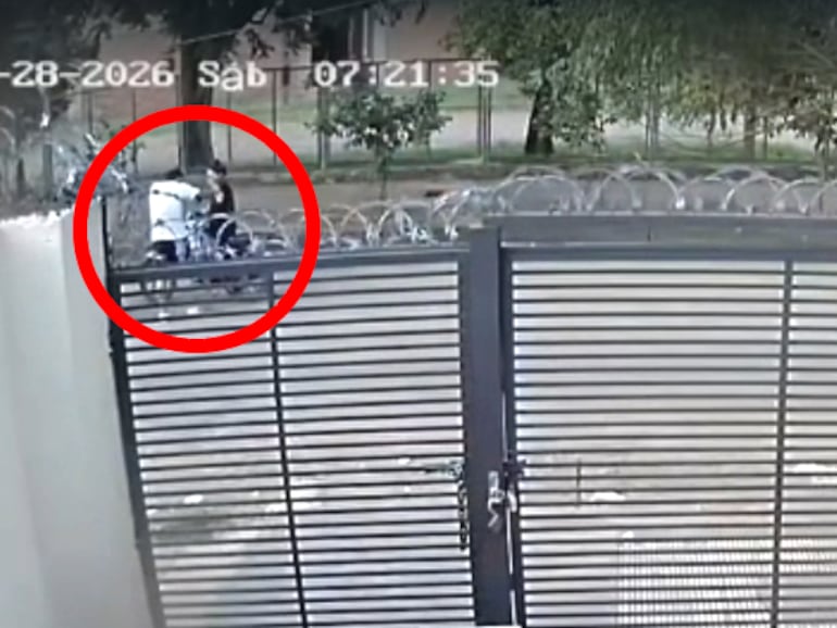 Momento en que el que sería Bernie Ezequiel Bareiro Sánchez asaltó a una mujer en la zona de la Universidad Católica de Asunción.