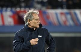 El entrenador argentino de Cerro Porteño, Ariel Enrique Holan (65 años), durante el partido ante Sportivo Trinidense, en La Nueva Olla.