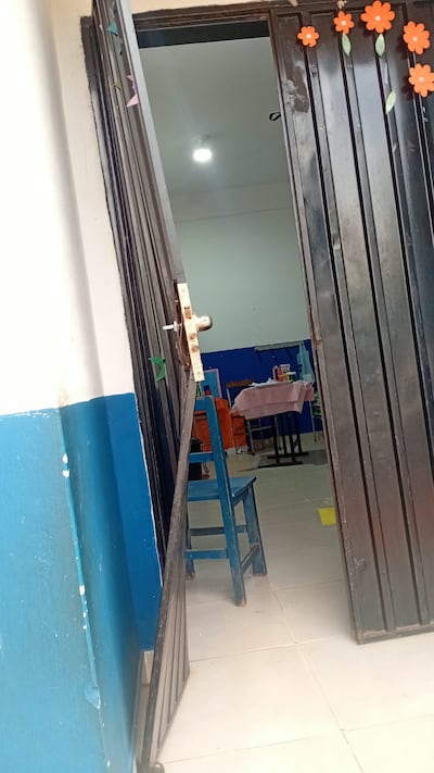 Delincuentes destruyen puertas en escuela de Isla Bogado, Luque