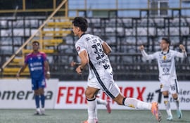 El paraguayo Fernando Lesme, futbolista del Liberia, celebra un gol en el partido frente a Guadalupe por la segunda fecha del torneo Clausura 2026 de Costa Rica en el estadio Coyella Fonseca, en San José, Costa Rica.