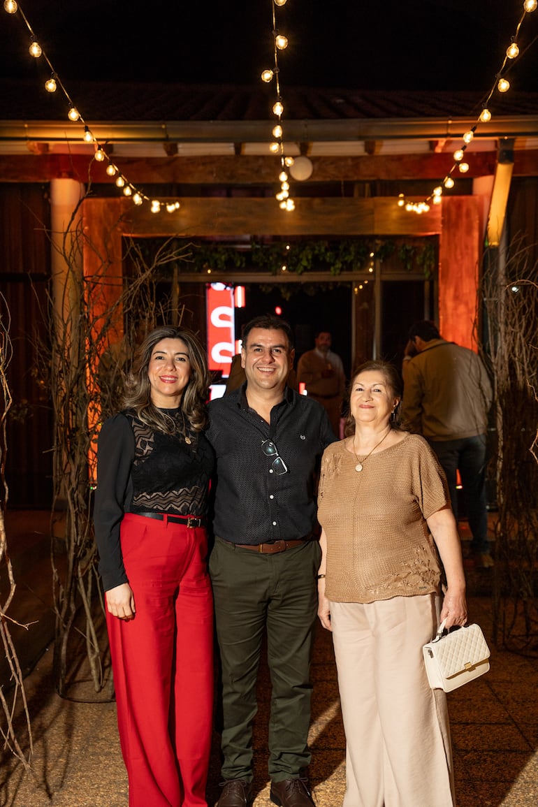 Patricia Martínez, José López y Benjamina Galeano.