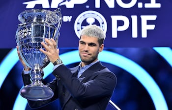 Carlos Alcaraz, premiado por la ATP por el mejor punto de la temporada.