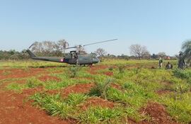 Un helicóptero de la Senad tuvo un aterrizaje forzoso en un baldío de Pedro Juan Caballero este martes.