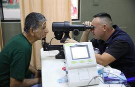 El contrato firmado por el Ministerio de Salud con el Consorcio Conofta, establece cirugías de cataratas y vitrectomía en cinco hospitales.