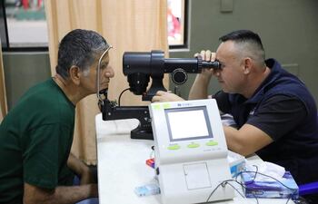 El contrato firmado por el Ministerio de Salud con el Consorcio Conofta, establece cirugías de cataratas y vitrectomía en cinco hospitales.