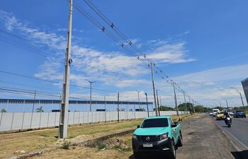 Nueva línea de Media Tensión en Luque.