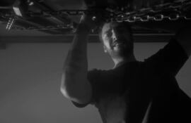 Bruno Sosa Bofinger en una escena de la película paraguaya "El apartamento", que se estrena este jueves en las salas de cine.