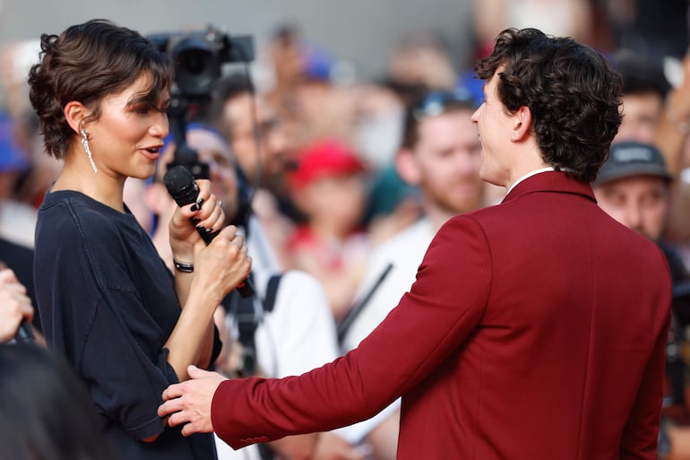 ¡Cómplices y divertidos! Zendaya y Tom Holland en la gira promocional de «Spider-Man: Brand New Day» en el cine UGC Ciné Cité Bercy de París, Francia. (EFE/EPA/MOHAMMED BADRA)
