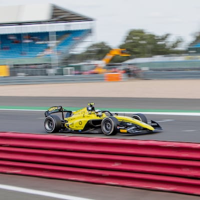 Así giró Joshua Duerksen, con su monoplaza amarillo #2, durante la única práctica libre de la jornada de hoy.