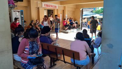 Los hospitales públicos de todo el país, registran un importante aumento de consultas por cuadros febriles relacionados al dengue y covid-19.