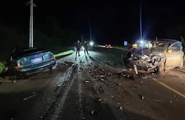 Cuatro personas fallecieron y una resultó gravemente herida en un choque de vehículos en Ruta PY18, cerca de Buena Vista.