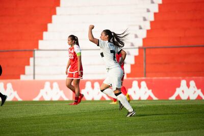Festejo de Amada Peralta, convirtió cuatro tanto ante General y ya acumula 26 en el torneo