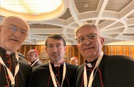 Los cardenales: Cristóbal López (i), José Cobo Cano y Adalberto Martínez (d).