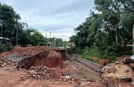 fotomail 13-04-2024 economia
Tema: Puente en Colonia Elisa, derrumbado hace más de 8 meses
Fotos: Gladys Benítez
