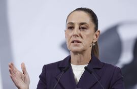 La presidenta de México, Claudia Sheinbaum, habla durante una rueda de prensa este miércoles, en el Palacio Nacional de Ciudad de México (México).