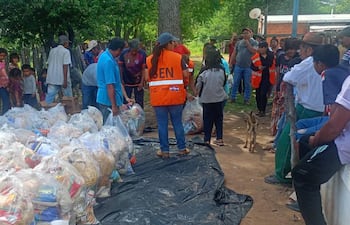 Tras la pelea entre los políticos oportunistas, finalmente los indígenas Maskoy recibieron los kits de alimentos.