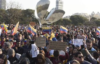 Ciudadanos venezolanos que residen en Argentina durante una una protesta reciente.