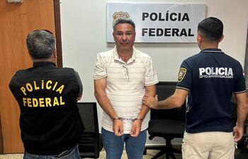 Isnarde Jorge Vais al momento de ser entregado a las autoridades del Brasil.