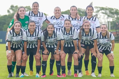 Plantel gumarelo en Parque Azulgrana.