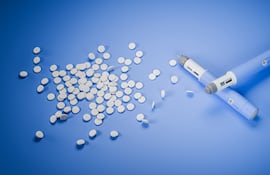 Medicamentos para bajar de peso, GLP-1, pastillas, inyectables, imagen ilustrativa.