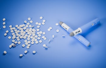 Medicamentos para bajar de peso, GLP-1, pastillas, inyectables, imagen ilustrativa.