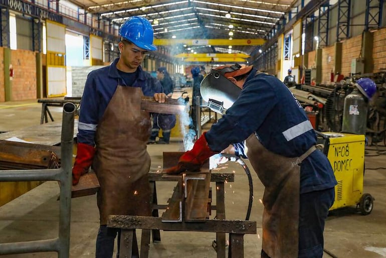 La UIP destaca el potencial industrial del país, aunque señala que la logística sigue siendo el principal cuello de botella.
