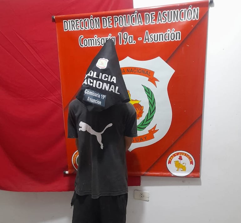 Un joven fue detenido recientemente en el barrio.