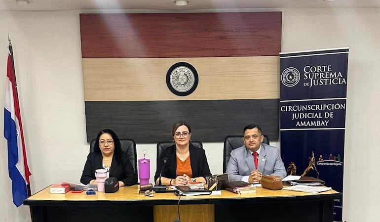 El tribunal de sentencia estuvo integrado por los jueces Librada Peralta (centro), como presidente, Marcelina Quintana y Mario Peralta.