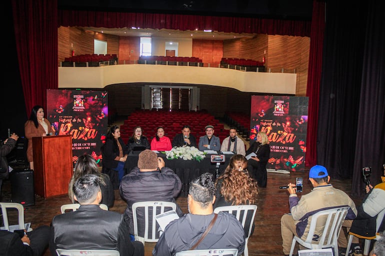 Bersuit Vergarabat y Los Nocheros encabezan la grilla del Festival de la Raza en Villarrica.