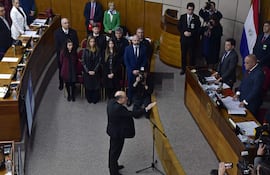 César Augusto Ruffinelli Buongermini jura ante el Senado.