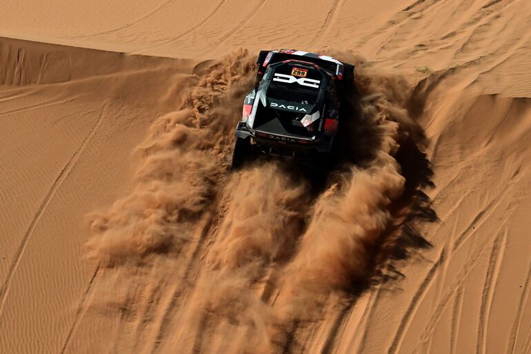 Nasser Al-Attiyah y Fabian Lurquin (Dacia Sandriders) perdieron el liderazgo y se alejaron de la punta.