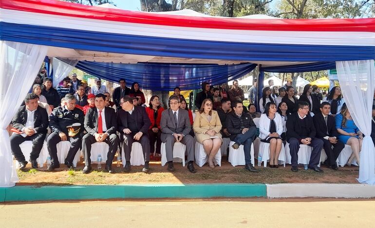 Autoridades e invitados especiales formaron parte del palco oficial.