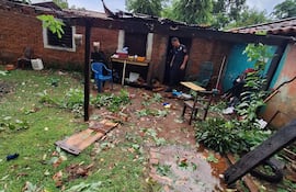 De esta manera quedó la vivienda de Dima Ester Benítez Espínola, quien sufrió el destecho de su vivienda tras el temporal que azotó la zona.