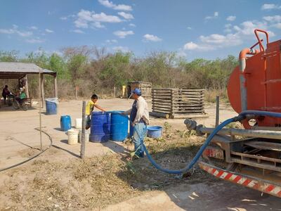 Alto Paraguay, Chaco. La sequía afecta a pobladores y la provisión de agua no da abasto.