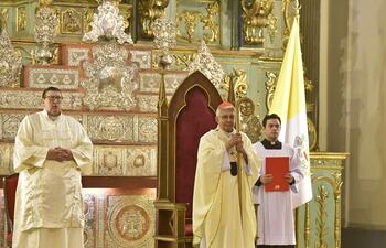 Misa de Navidad en la Catedral Metropolitana fue presidida por el cardenal paraguayo Adalberto Martínez.