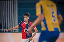El defensor de Cerro Porteño, Alexis Damián Cañete Torres (22 años), en el partido ante Sportivo Luqueño, en La Nueva Olla.