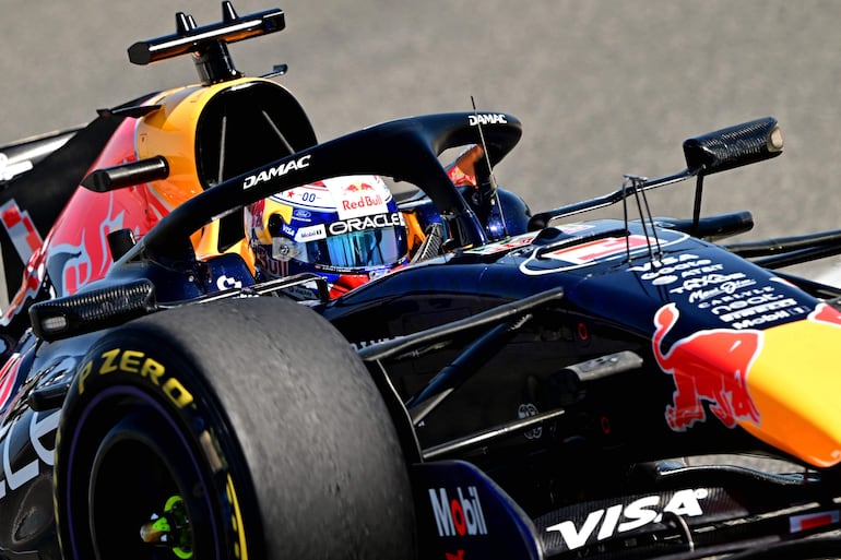Max Verstappen, piloto de Red Bull, durante los test en Baréin.