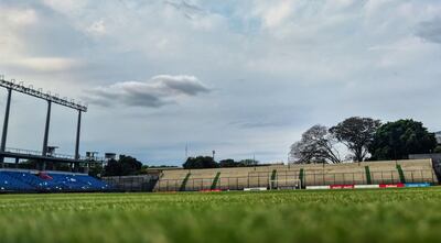 El estadio Arsenio Erico albergará este lunes el duelo vecinal entre Nacional y Cerro Porteño, por el capítulo 18 del Clausura 2025.