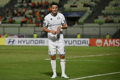 El paraguayo Alex Arce, futbolista de Independiente Rivadavia, celebra un gol en el partido frente a La Guaira por la fecha 5 de la fase de grupos de la Copa Libertadores 2026 en el estadio Olímpico UCV, en Caracas, Venezuela.