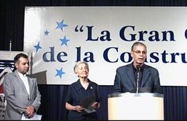 Desde hace 26 años se desarrolla la Gran Gala y Top de Marcas de la Construcción. En la imagen aparece Olga Blinder, en una de las primeras ediciones.