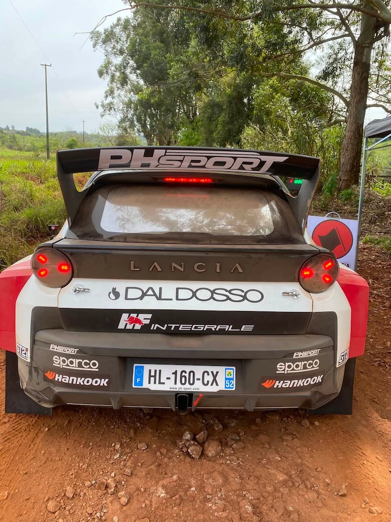 Imponente el Lancia Ypsilon Rally2 HF Integrale de Nikolay Gryazin y Konstantin Aleksandrov, que pisa por primera vez suelo guaraní.