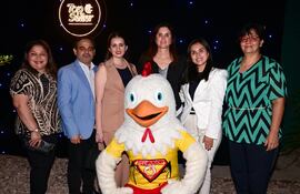 Parte del equipo de Pechugon, líder en la categoría Pollo según el Top Seller.