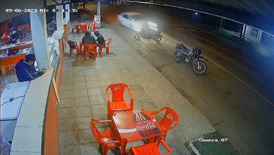 Policía ebrio causa accidente