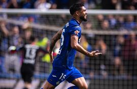 El paraguayo Omar Alderete, futbolista del Getafe, celebra un gol en el partido frente a Las Palmas por la fecha 31 de la LaLiga 2024-2025 en el Coliseum, en Madrid, Paraguay.