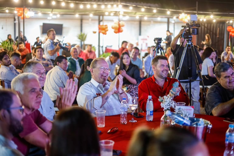 Camilo admite que ANR abandonó a bañadenses y exige a funcionarios cinco votos cada uno